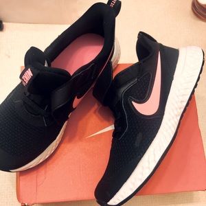 Nike Revolution 5 Kids 1Y